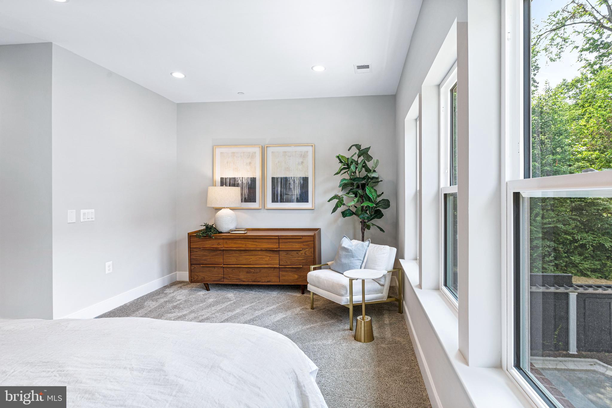 10258 GROSVENOR