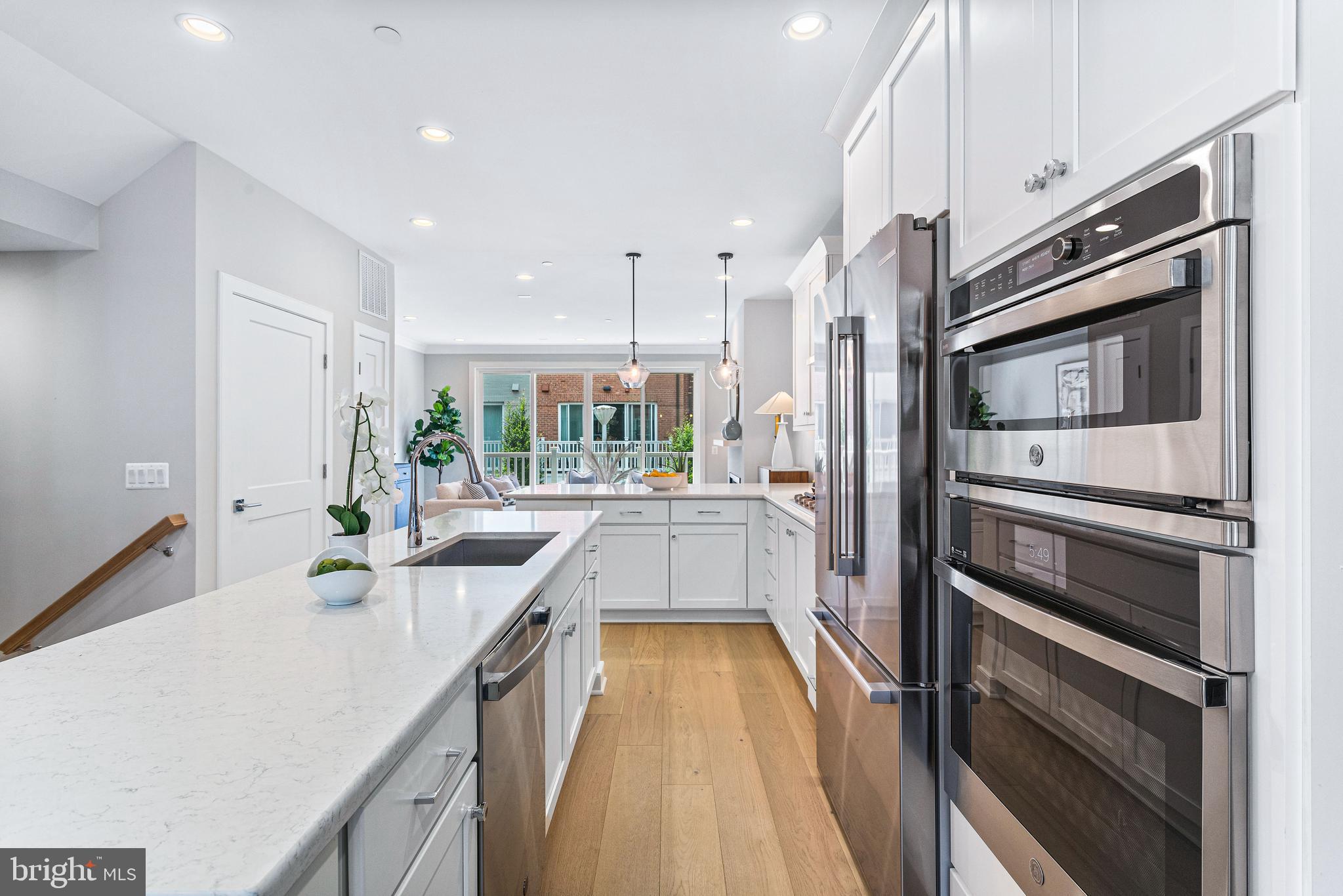 10258 GROSVENOR