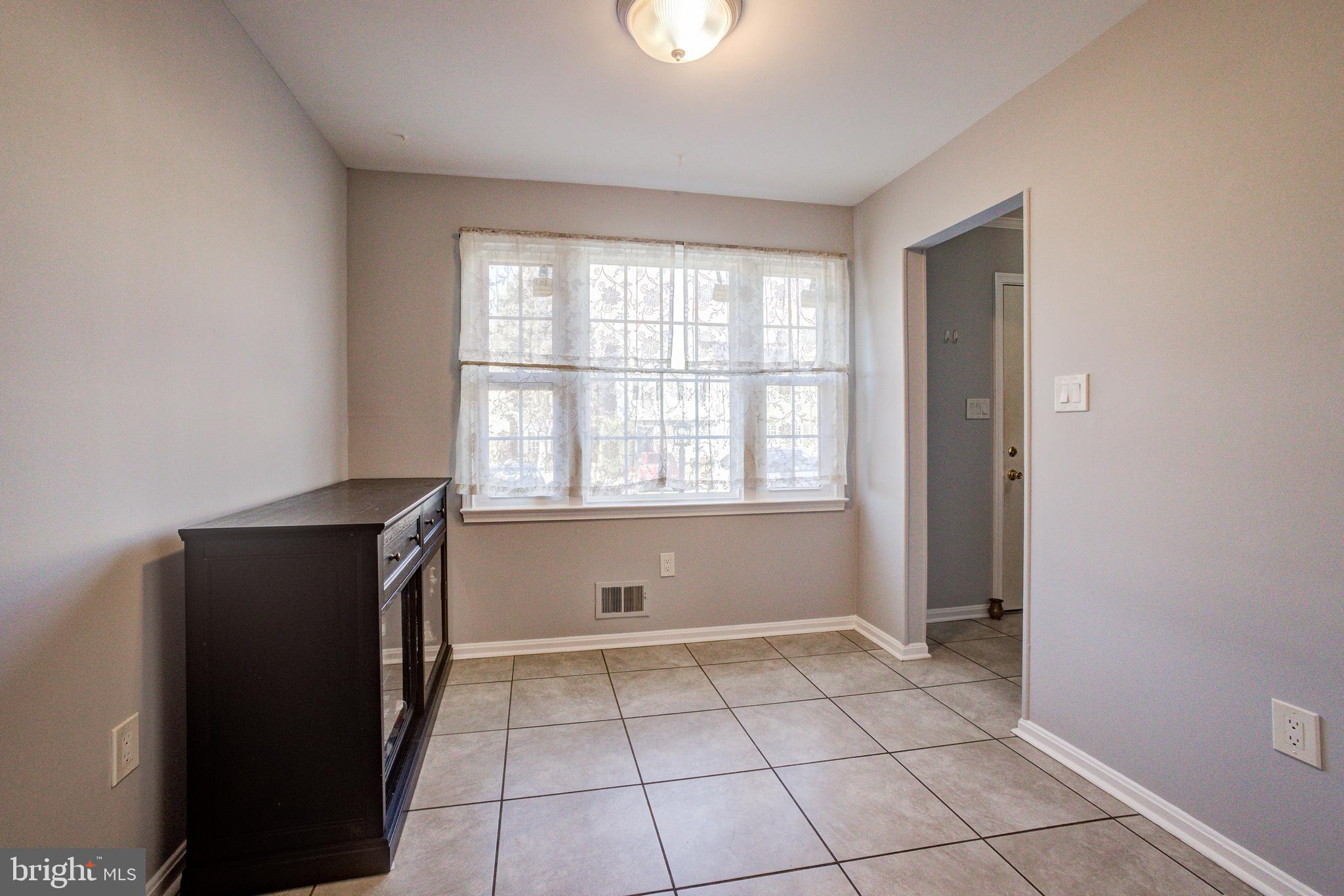 24 BLUE RIBBON COURT 5