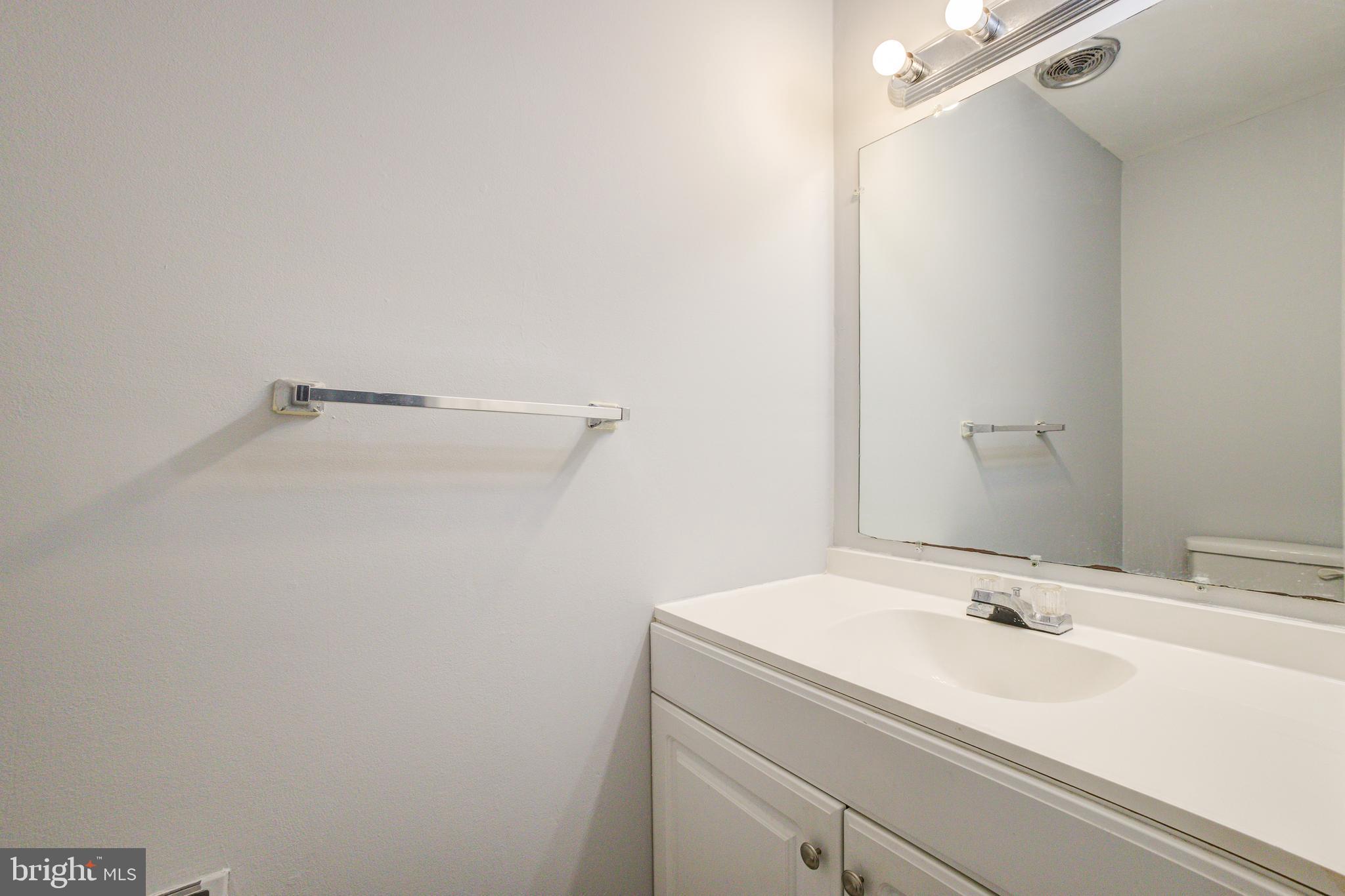 24 BLUE RIBBON COURT 5