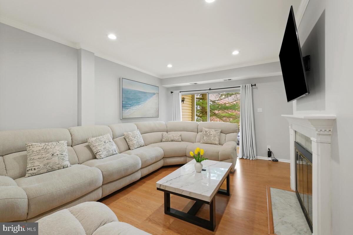 39 PICKERING COURT 02