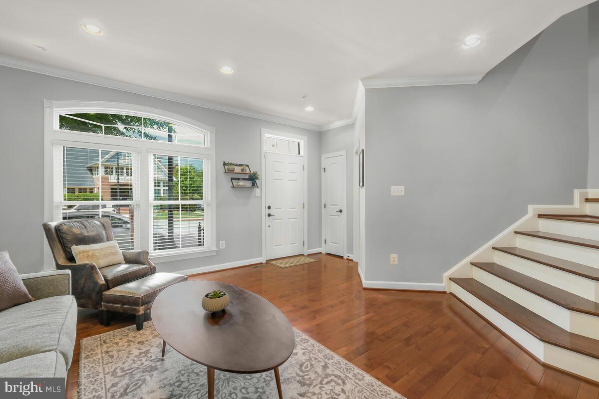 208 PARKVIEW AVENUE