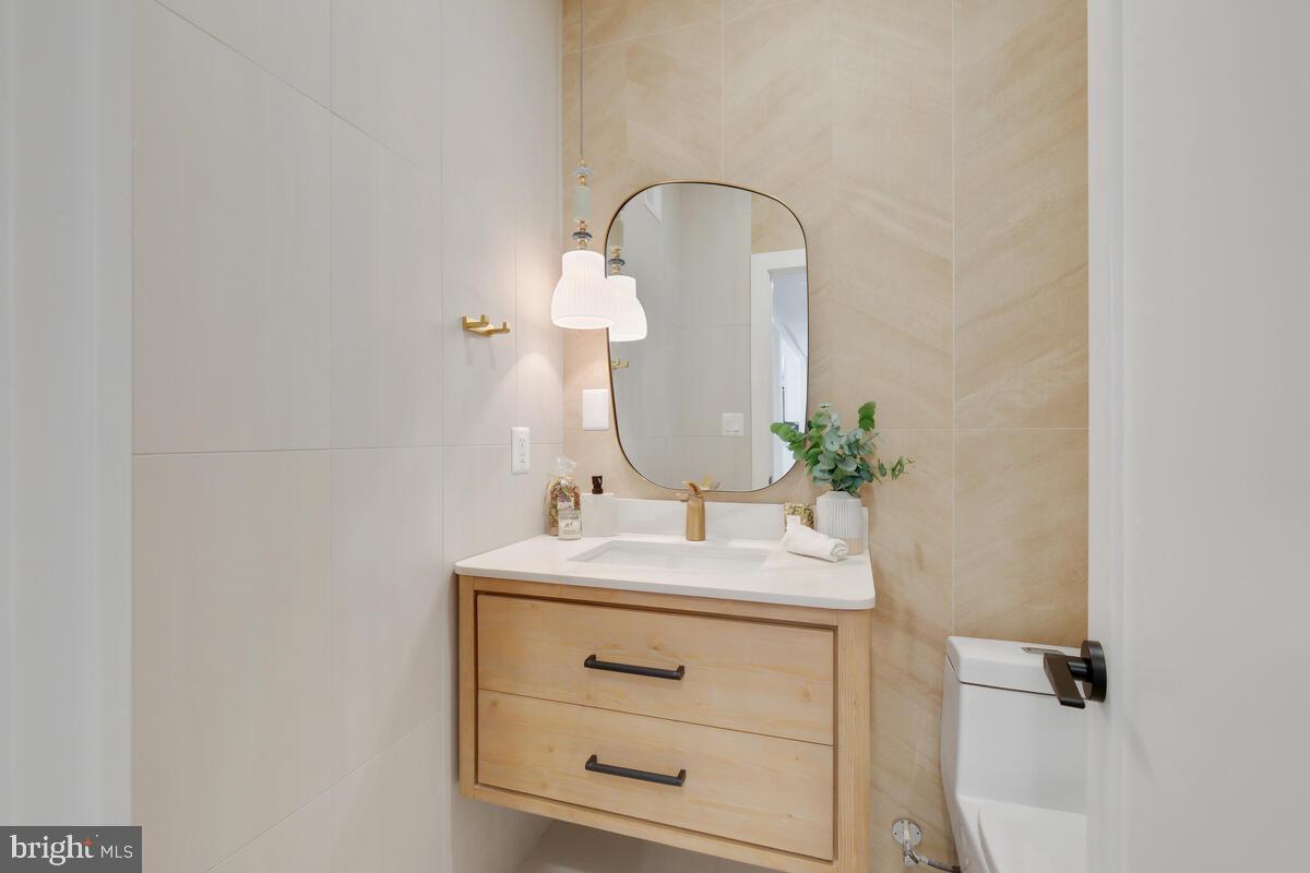 9816 GLENOLDEN DRIVE