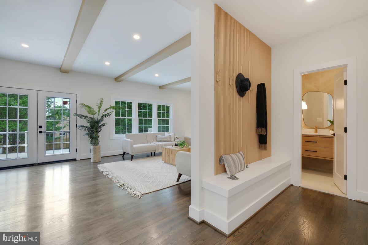 9816 GLENOLDEN DRIVE