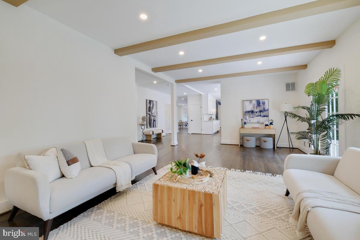 9816 GLENOLDEN DRIVE