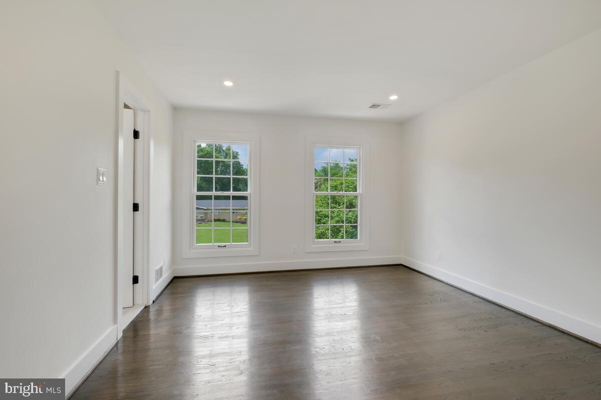 9816 GLENOLDEN DRIVE