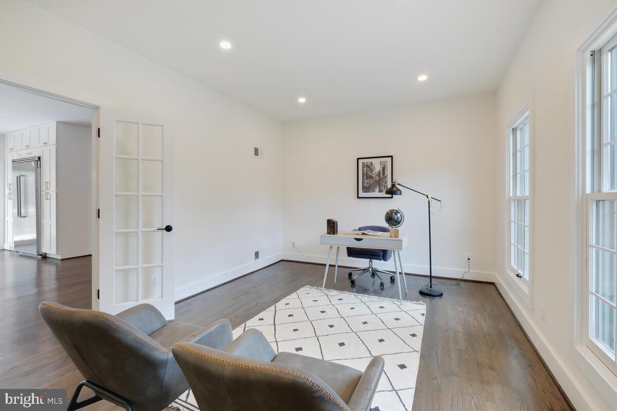 9816 GLENOLDEN DRIVE