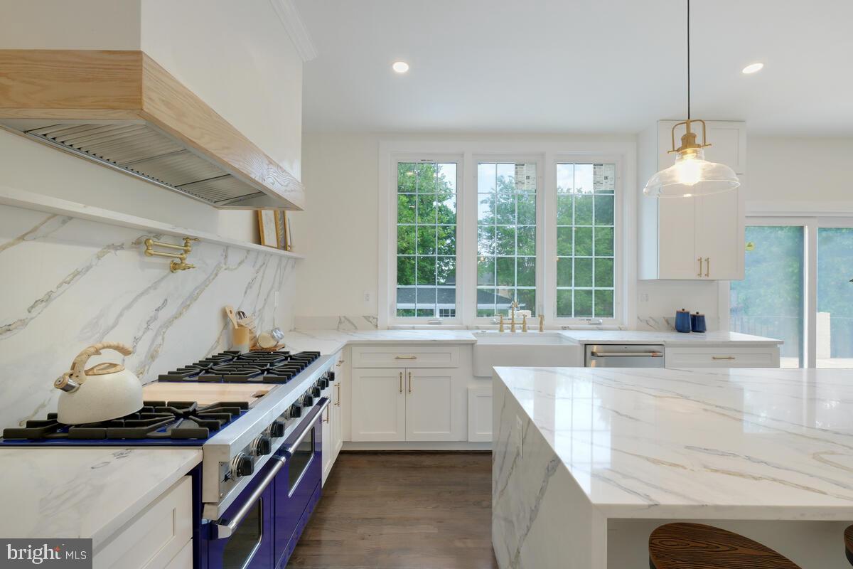 9816 GLENOLDEN DRIVE