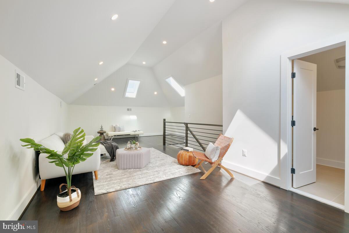 9816 GLENOLDEN DRIVE