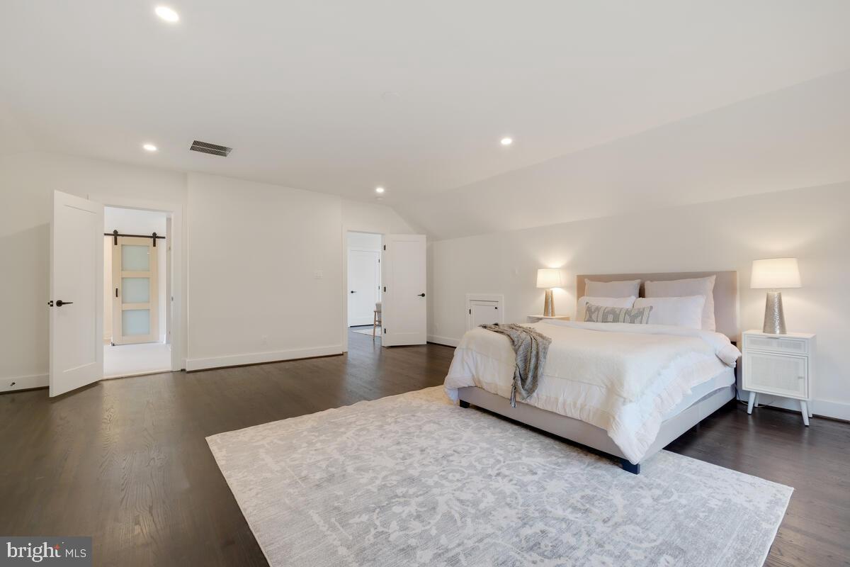 9816 GLENOLDEN DRIVE