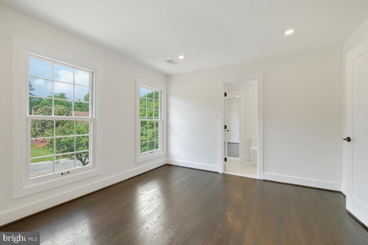 9816 GLENOLDEN DRIVE