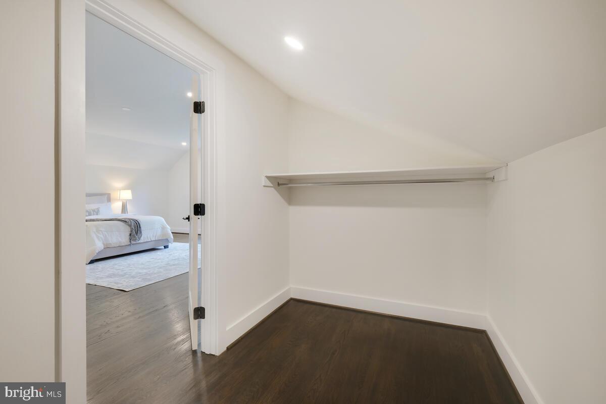 9816 GLENOLDEN DRIVE