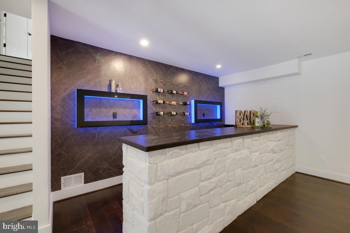 9816 GLENOLDEN DRIVE