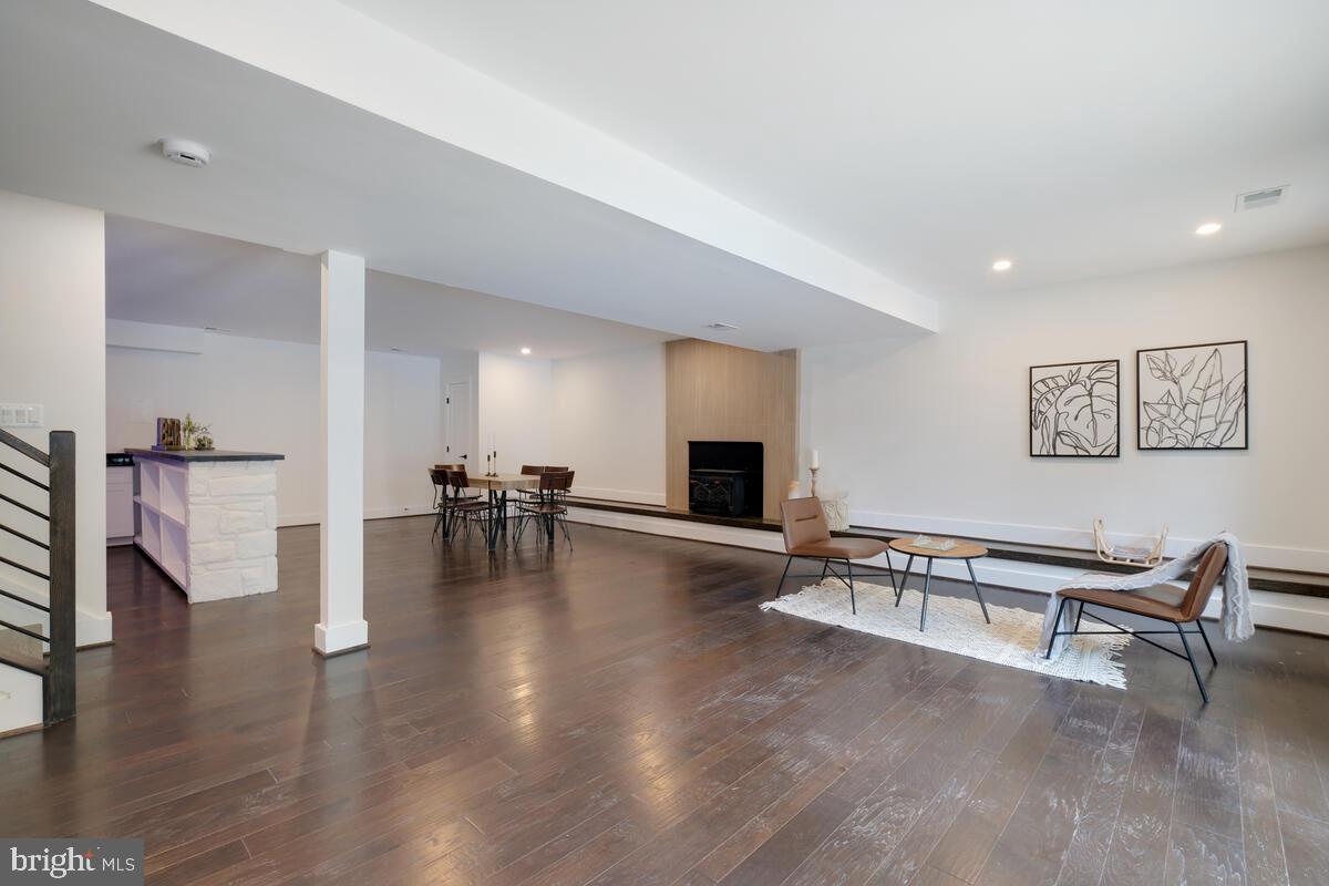 9816 GLENOLDEN DRIVE