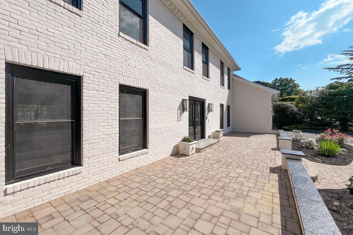 9816 GLENOLDEN DRIVE