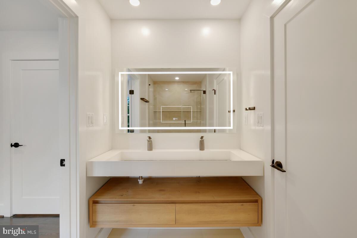 9816 GLENOLDEN DRIVE