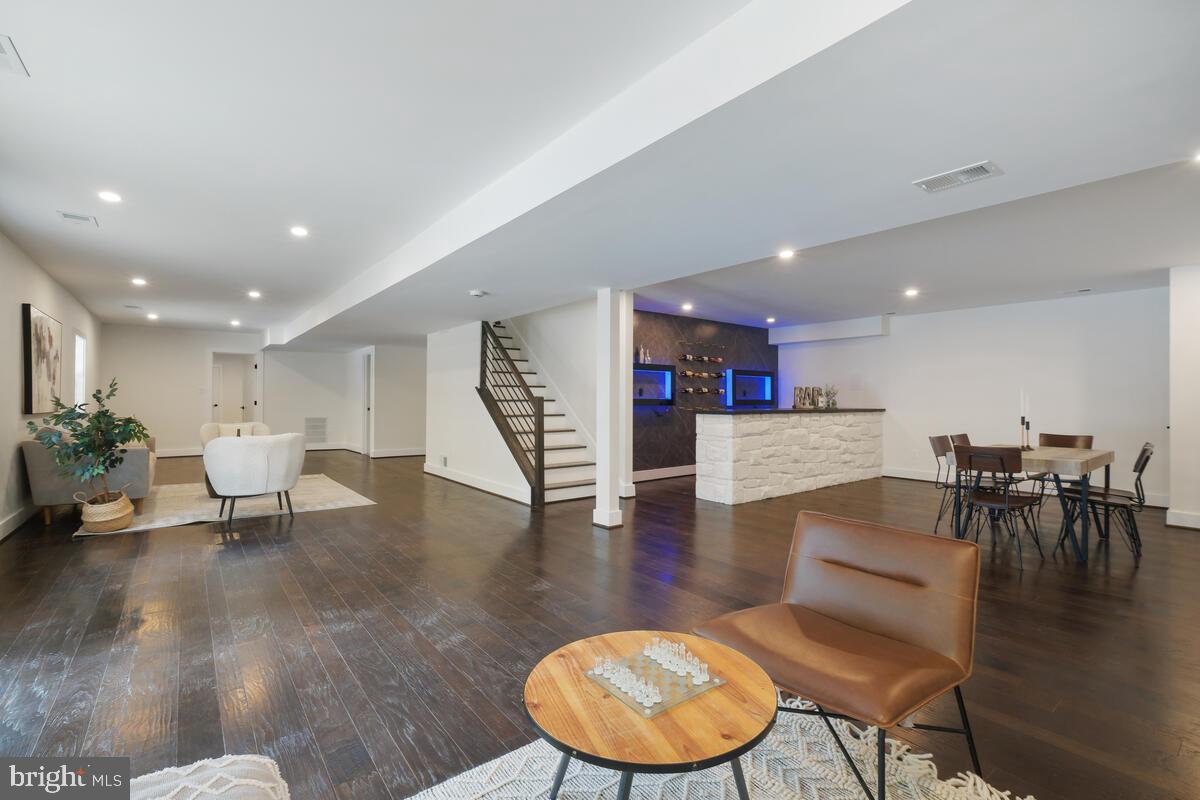 9816 GLENOLDEN DRIVE