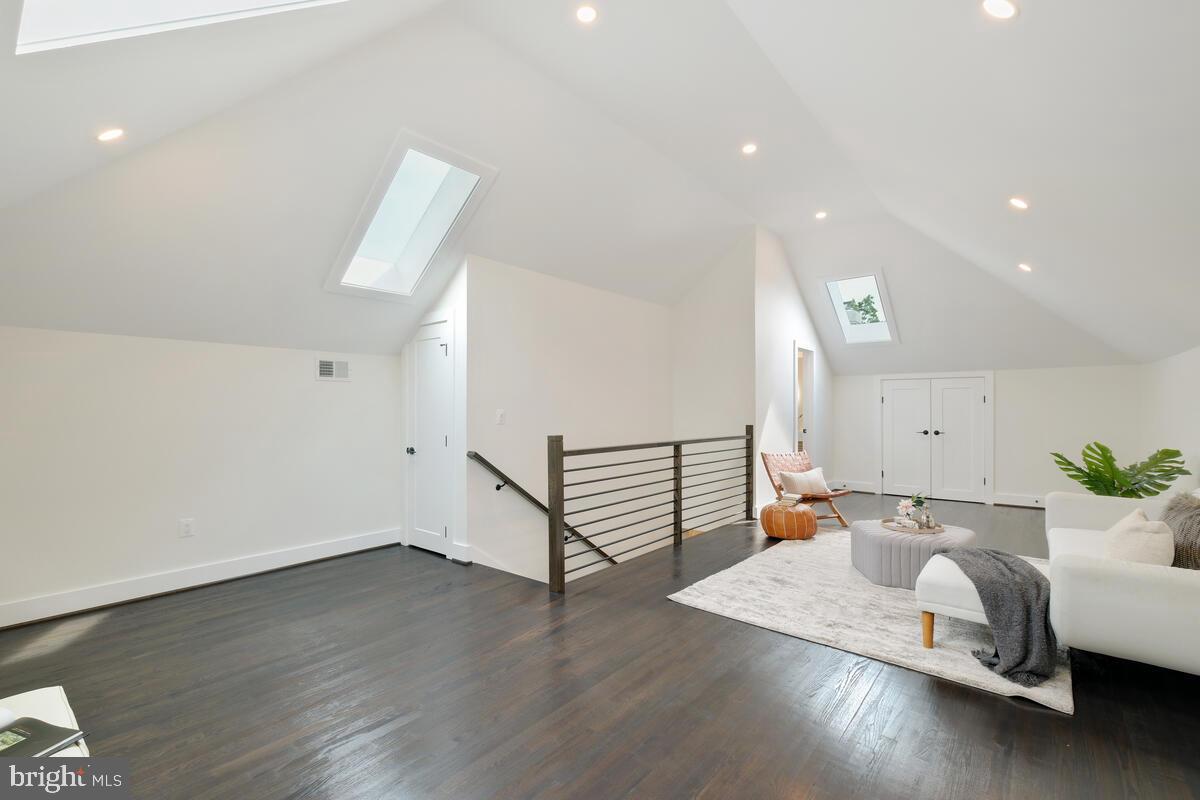 9816 GLENOLDEN DRIVE