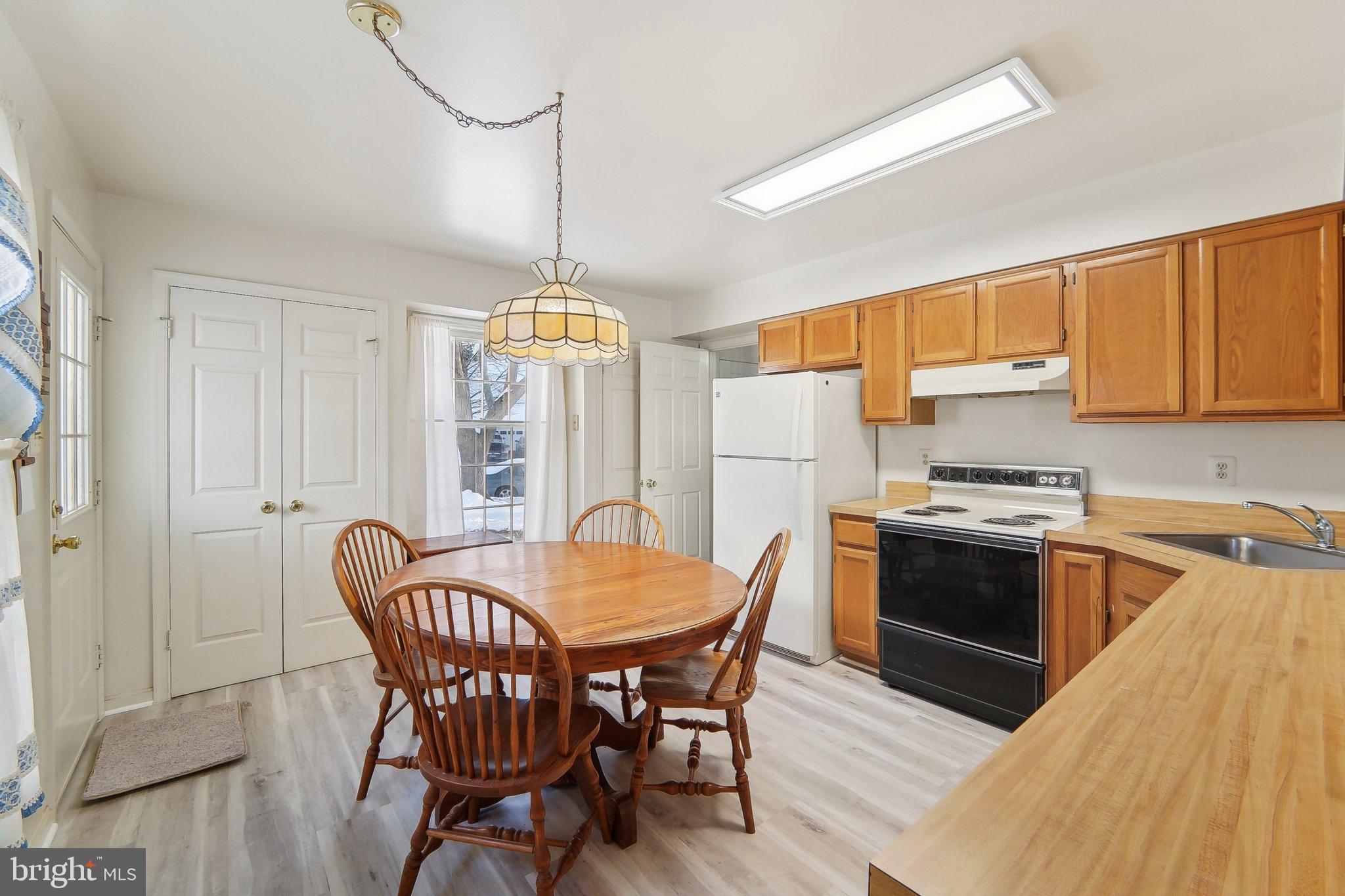304 SAYBROOKE VIEW DRIVE