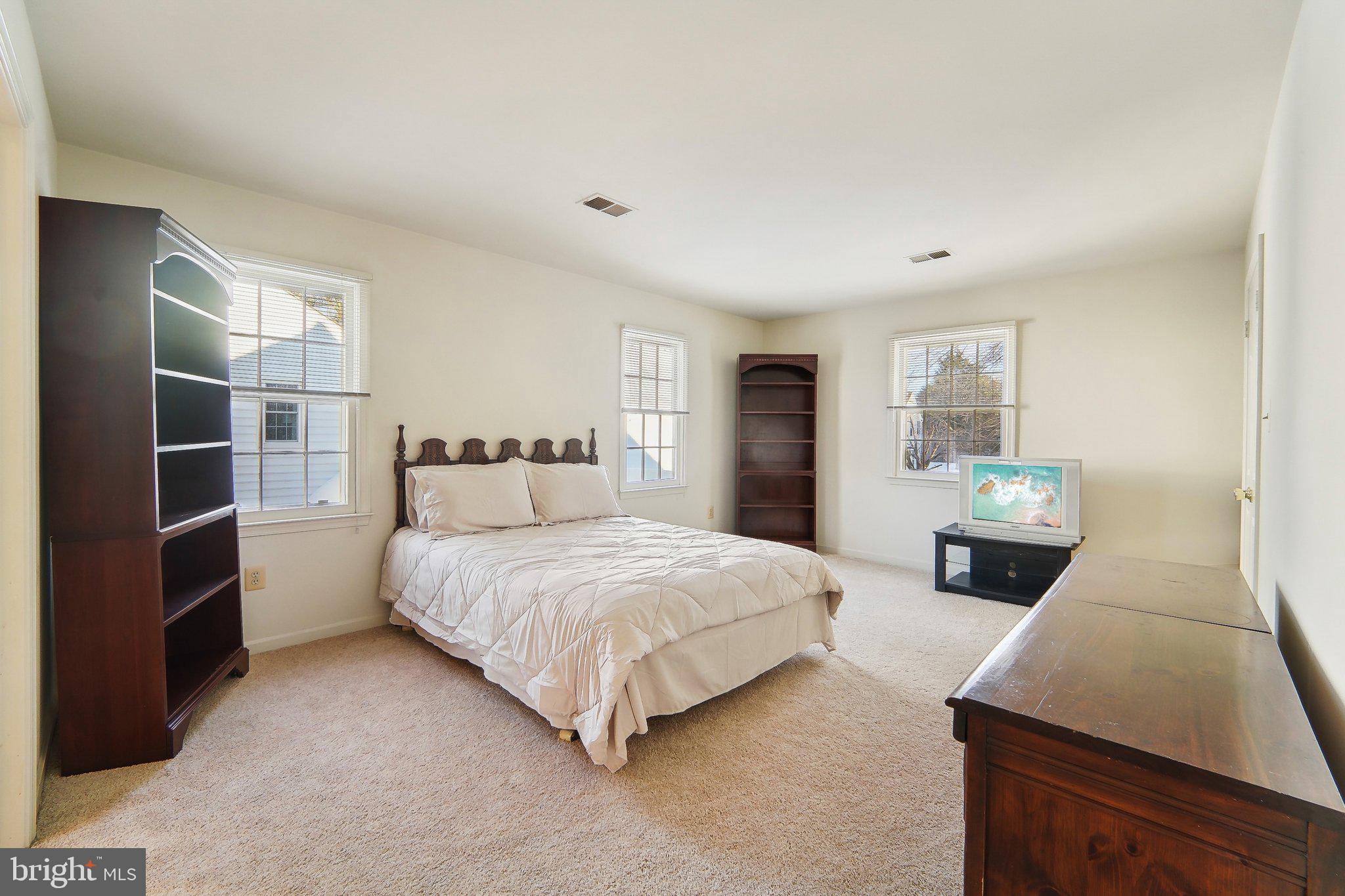 304 SAYBROOKE VIEW DRIVE
