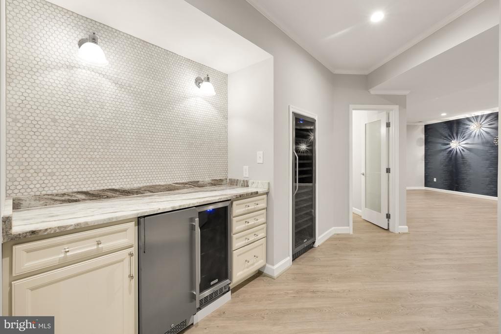 7813 STABLE WAY