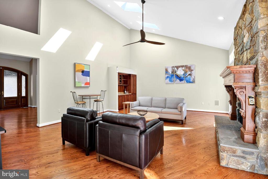 9209 VENDOME DRIVE