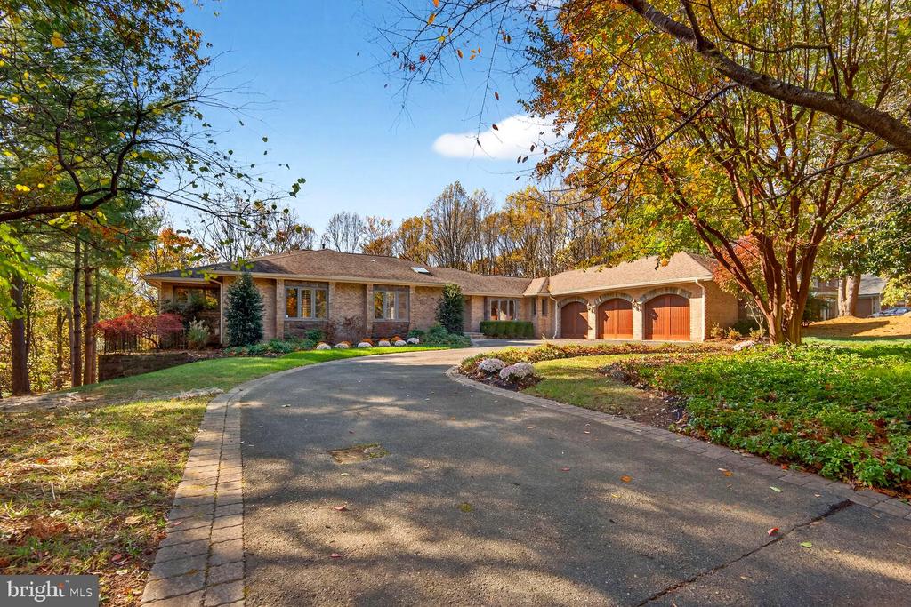 9209 VENDOME DRIVE
