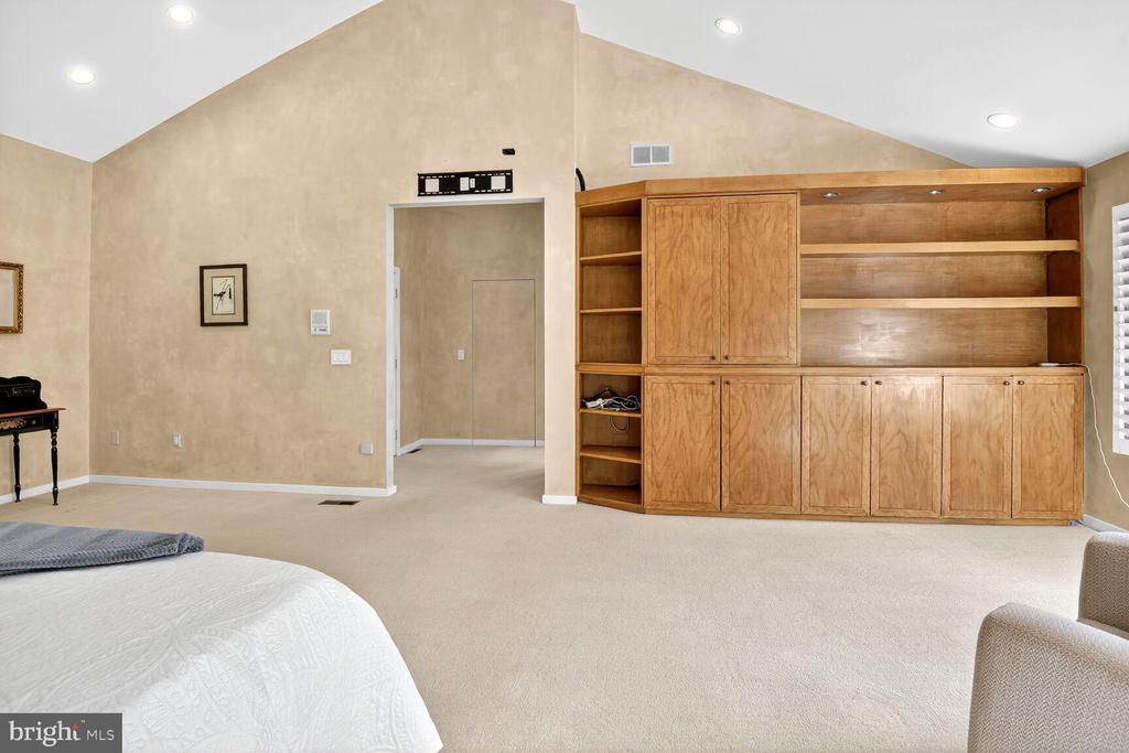9209 VENDOME DRIVE