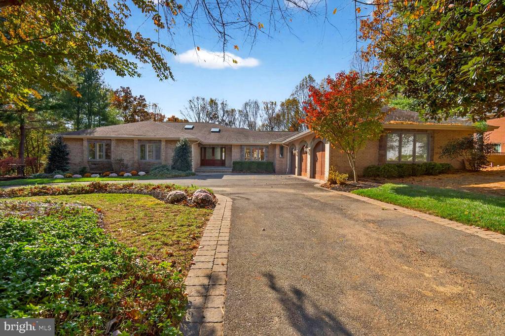 9209 VENDOME DRIVE