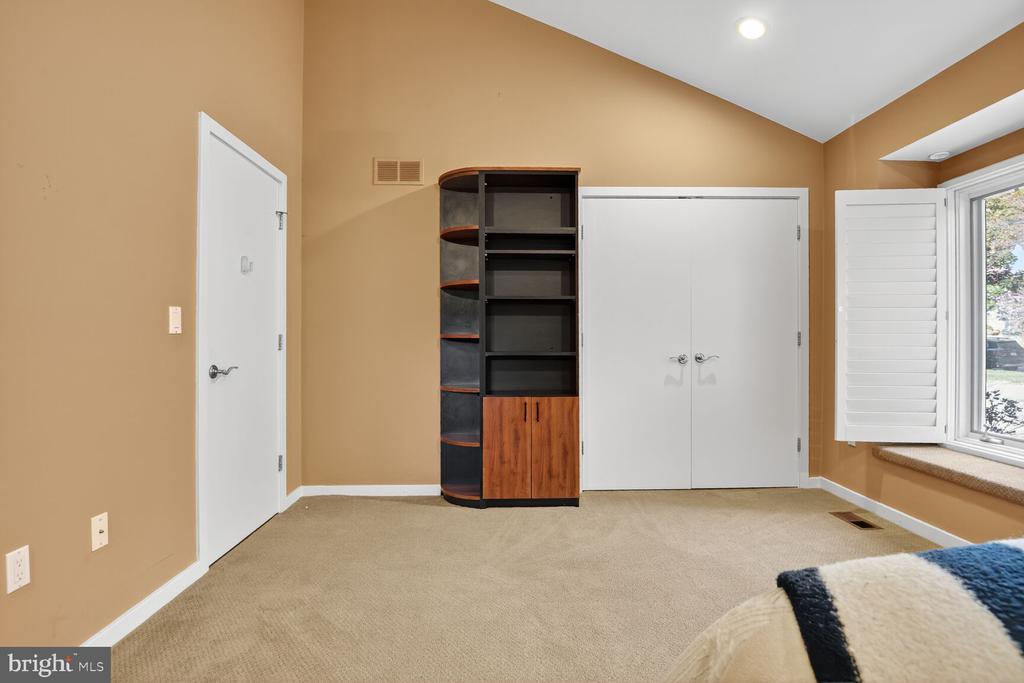 9209 VENDOME DRIVE