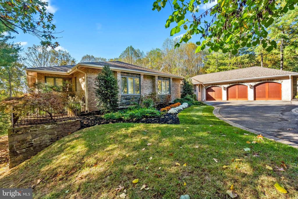 9209 VENDOME DRIVE