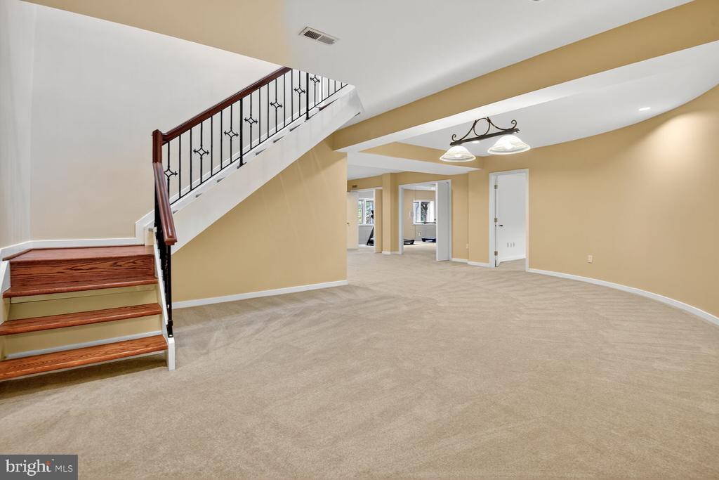 9209 VENDOME DRIVE