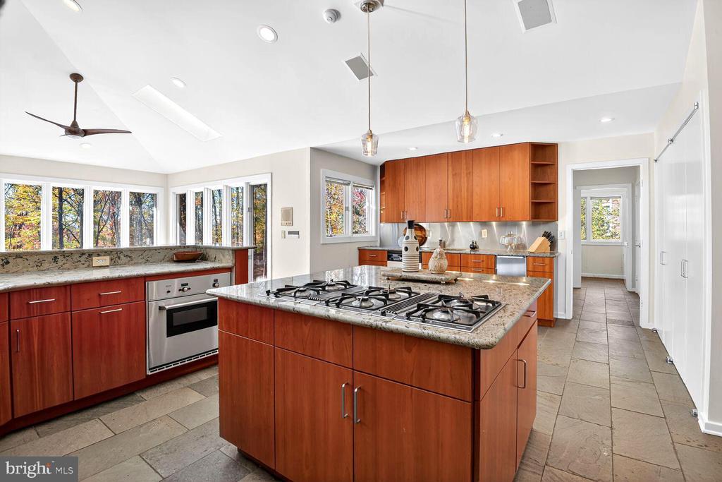 9209 VENDOME DRIVE