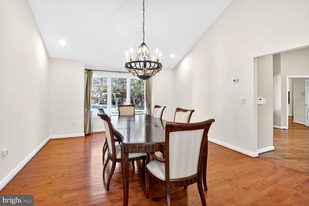 9209 VENDOME DRIVE