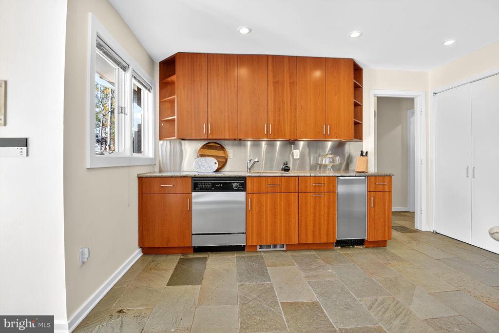 9209 VENDOME DRIVE