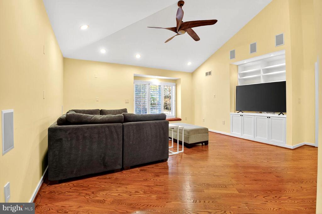 9209 VENDOME DRIVE