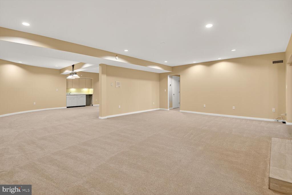 9209 VENDOME DRIVE