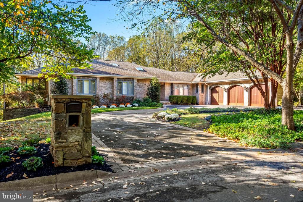 9209 VENDOME DRIVE