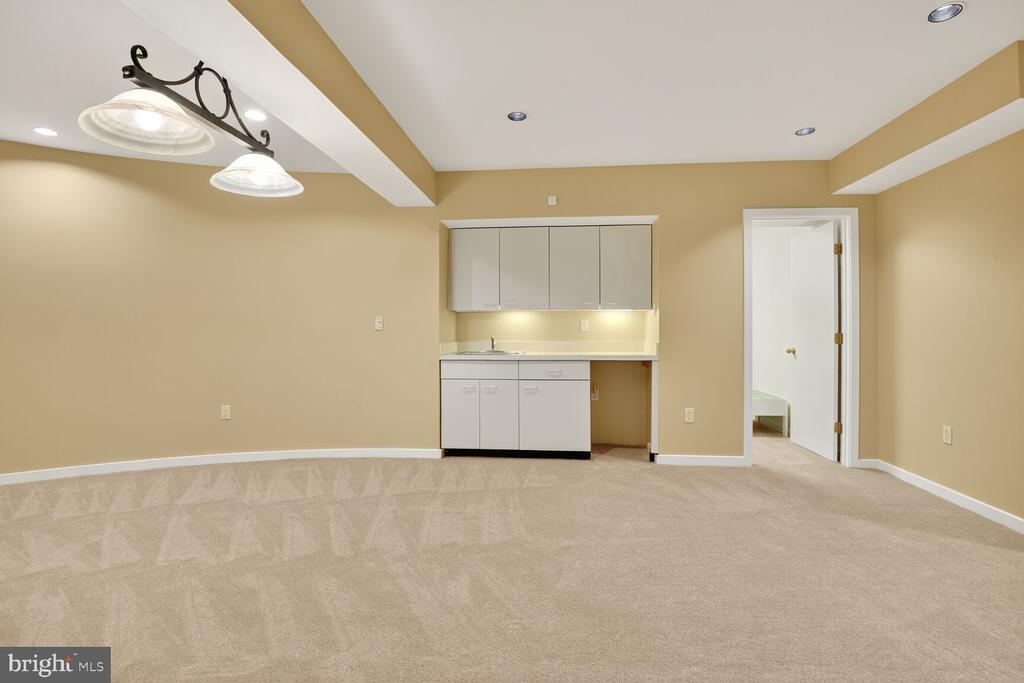 9209 VENDOME DRIVE