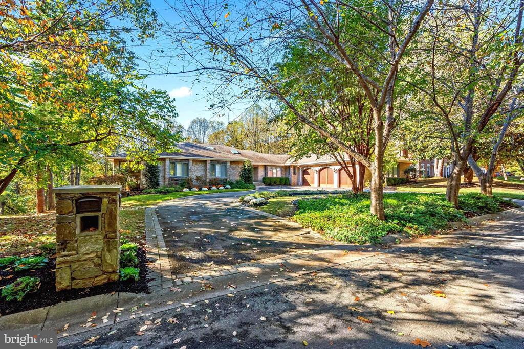 9209 VENDOME DRIVE