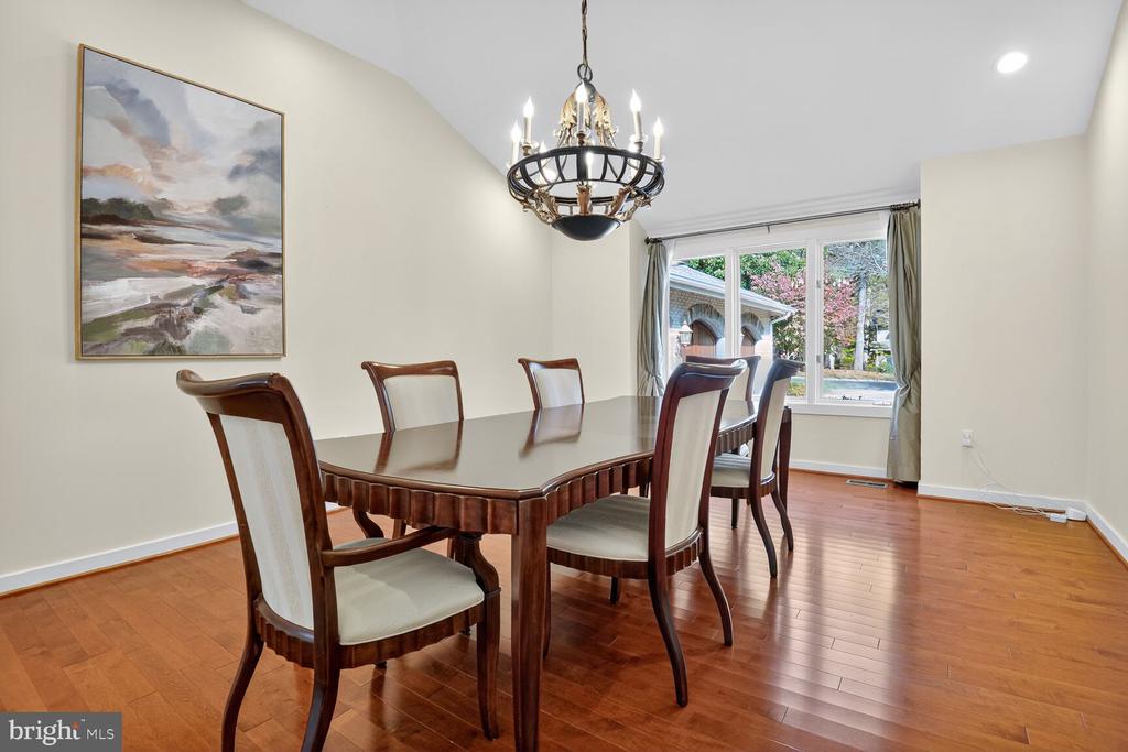 9209 VENDOME DRIVE
