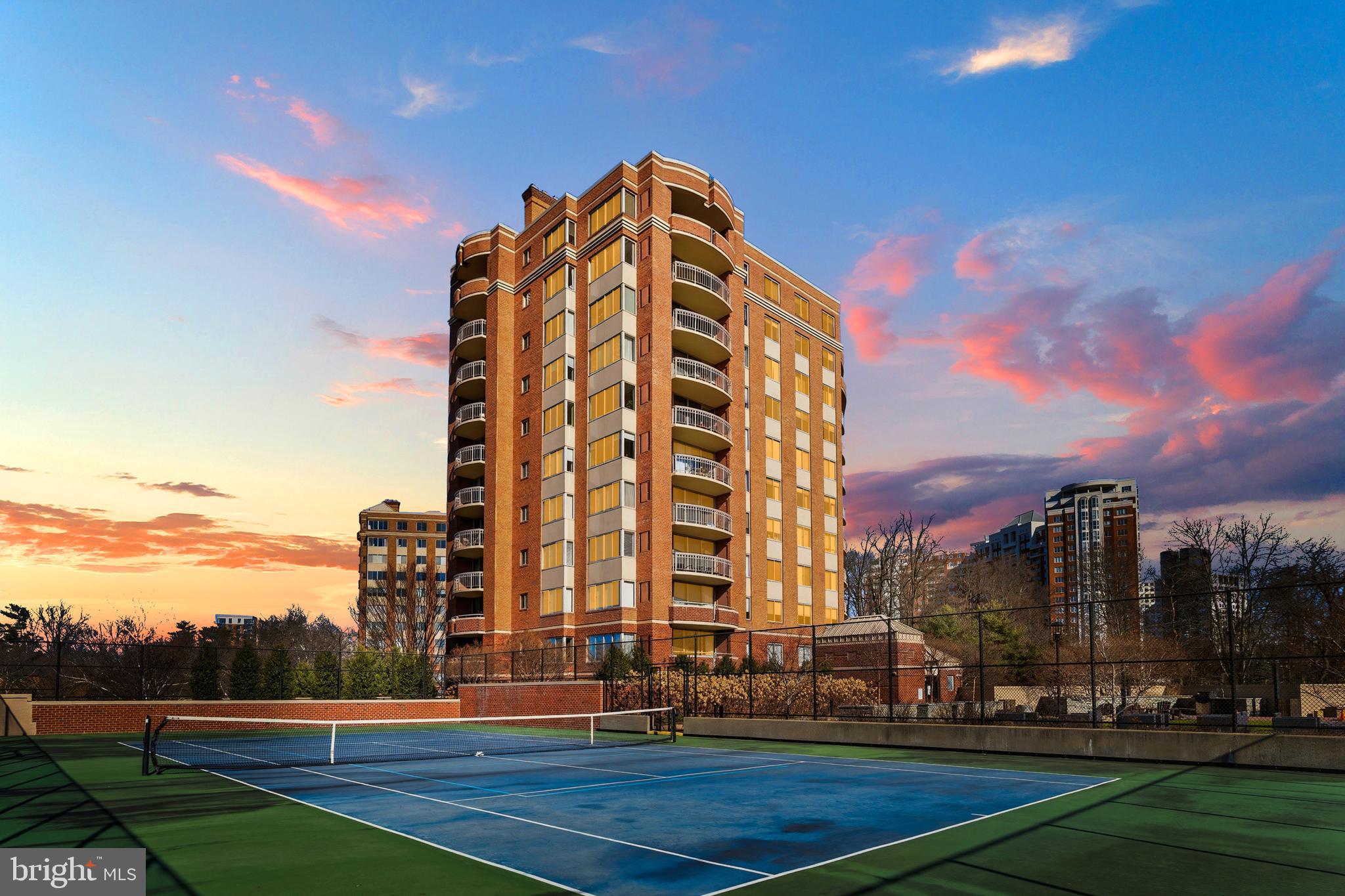 5800 NICHOLSON LANE 1-201