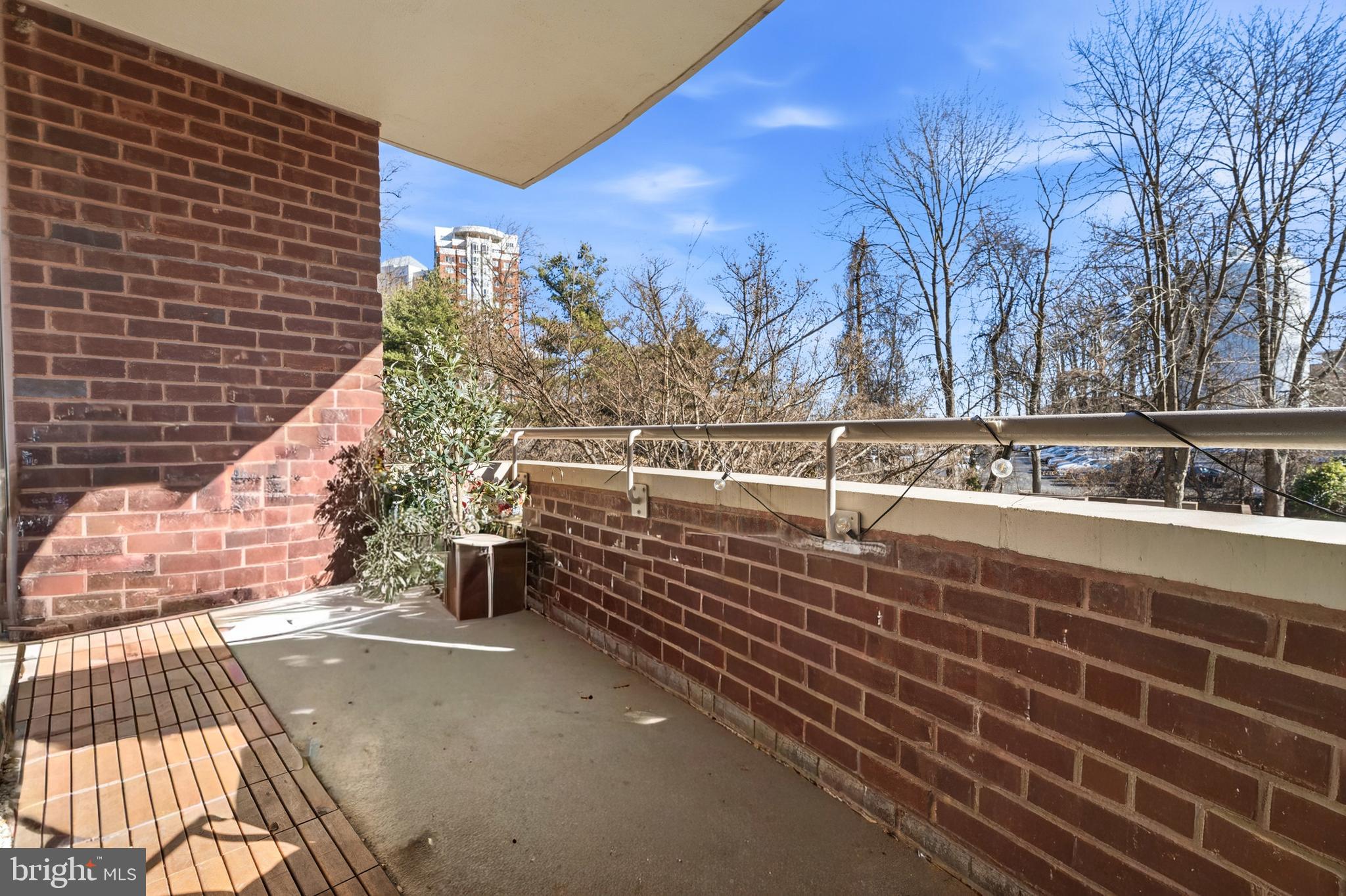 5800 NICHOLSON LANE 1-201