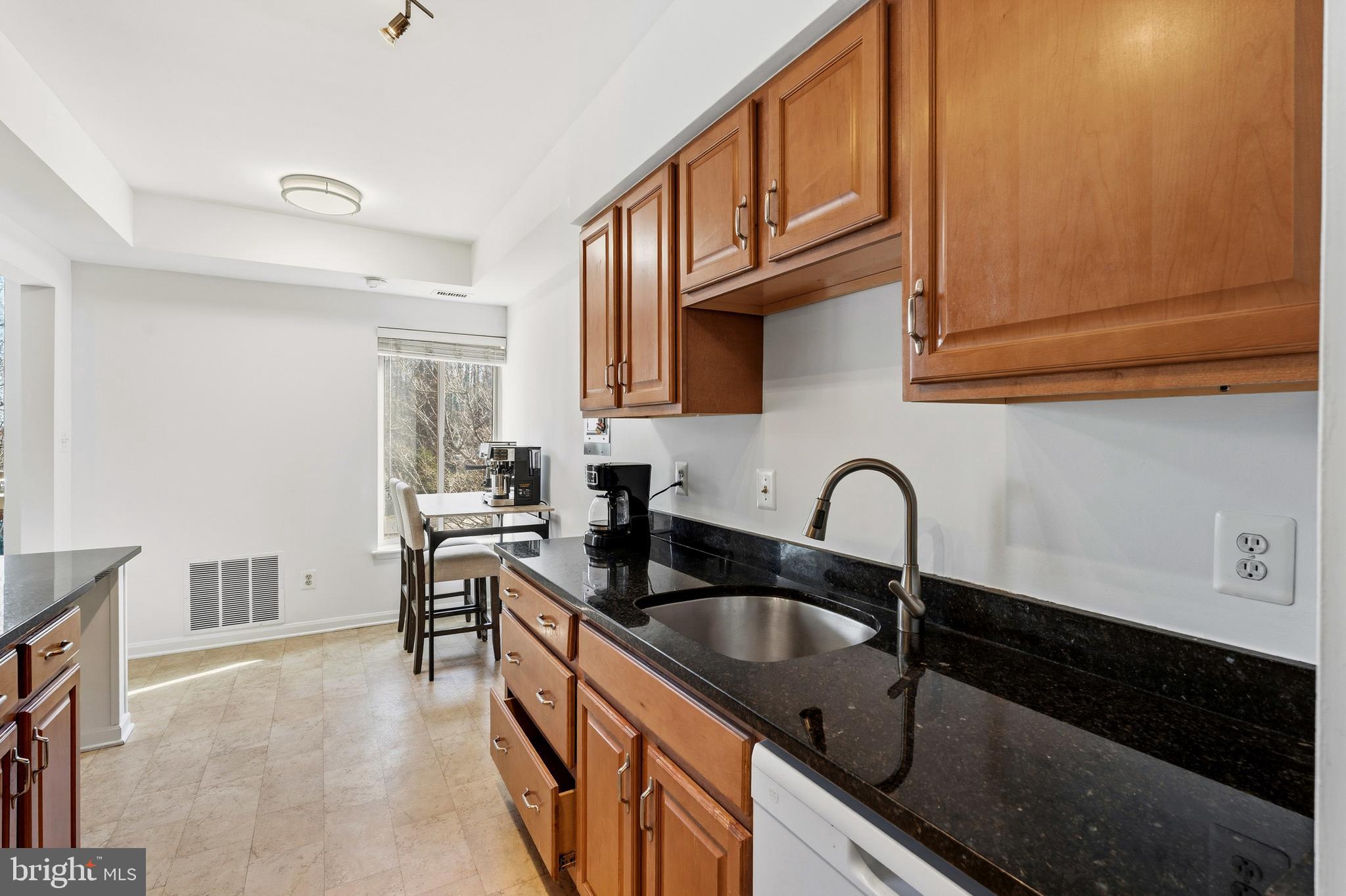 5800 NICHOLSON LANE 1-201