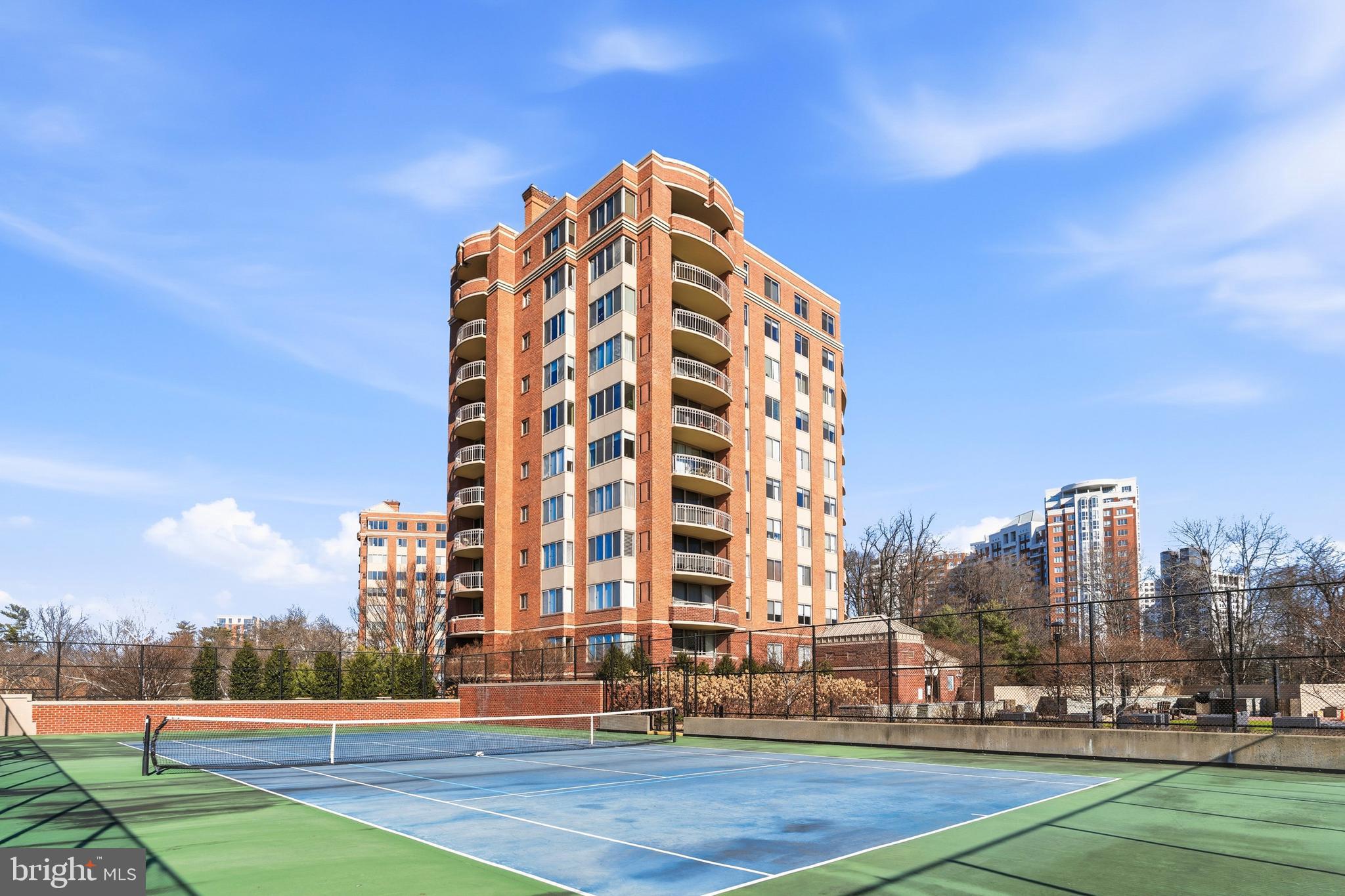 5800 NICHOLSON LANE 1-201