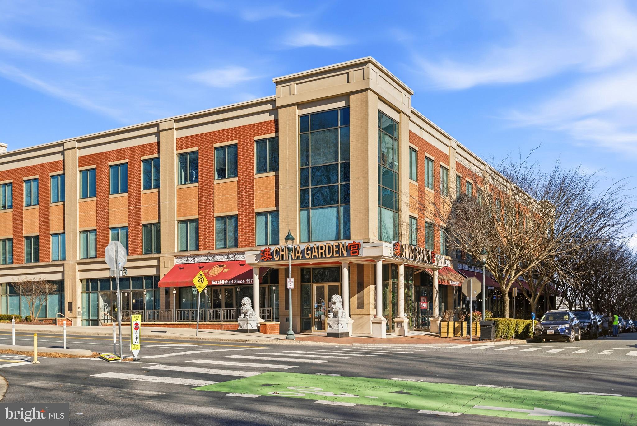 5800 NICHOLSON LANE 1-201