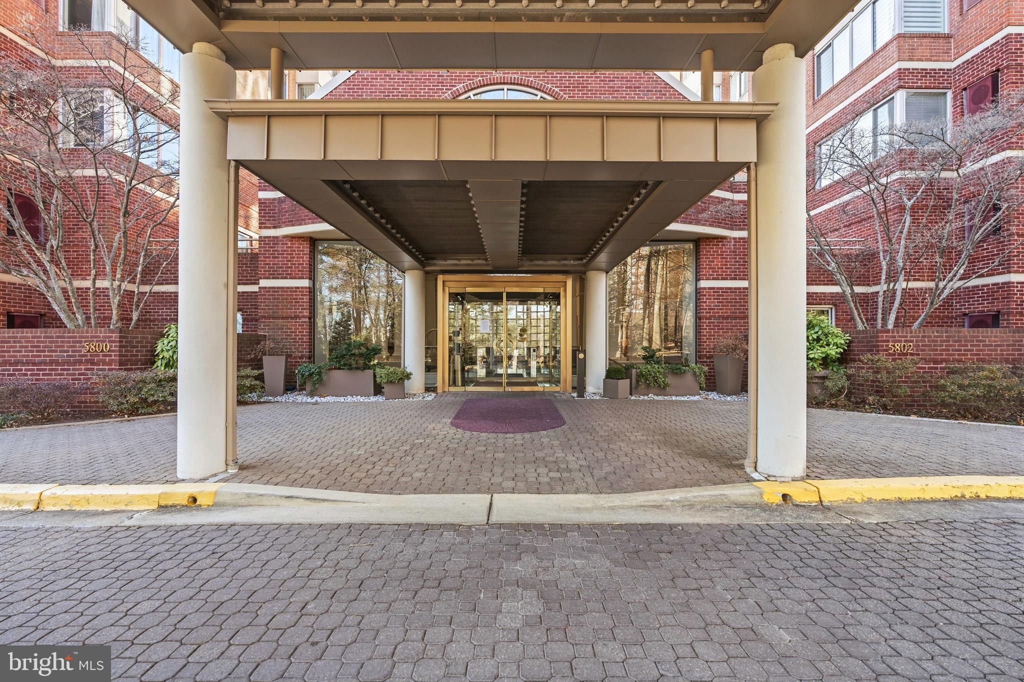5800 NICHOLSON LANE 1-201