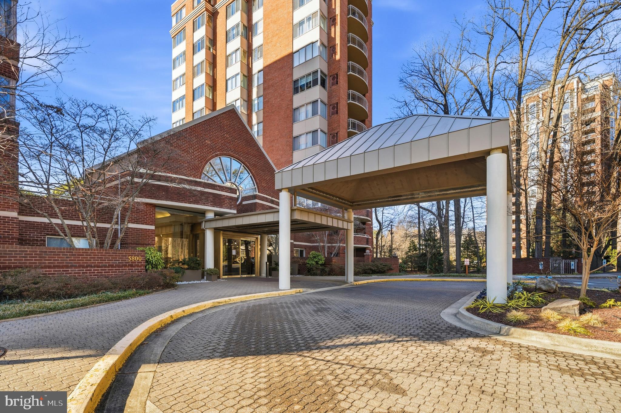 5800 NICHOLSON LANE 1-201