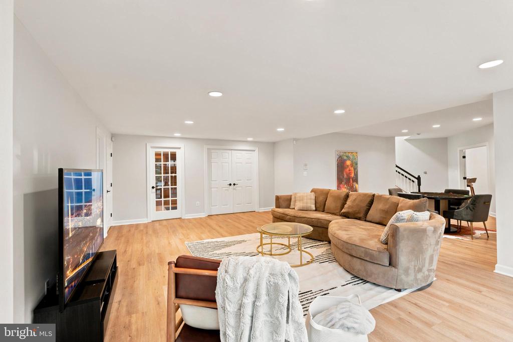 9313 HARRISONS FARM WAY