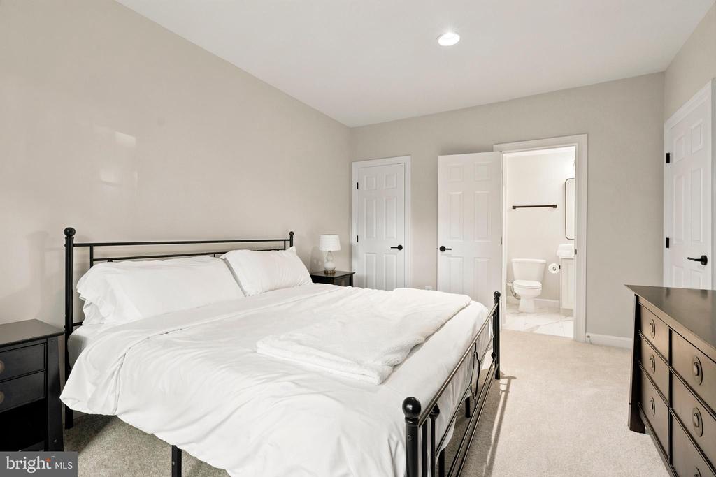 9313 HARRISONS FARM WAY